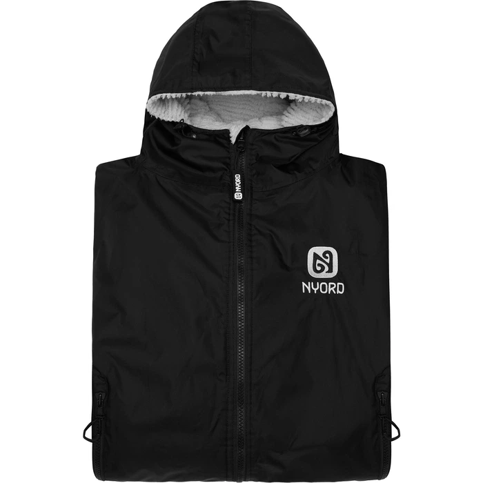 Nyord-Primaloft-Outdoor-Robe_Black-Grey_04.webp